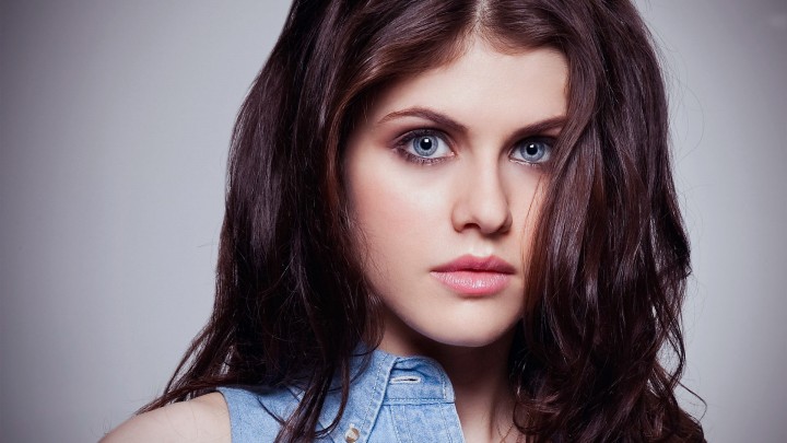 Alexandra Daddario Face Closeup Scary Blue Eyes