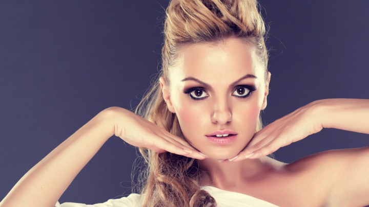 Alexandra Stan Making A Beautiful Pose