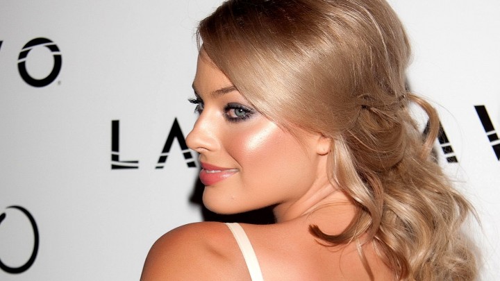 Margot Robbie Back Pose Side Face View